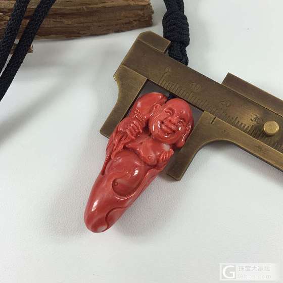 一号色 活料 momo笑佛，尺寸:19x45mm_吊坠珊瑚