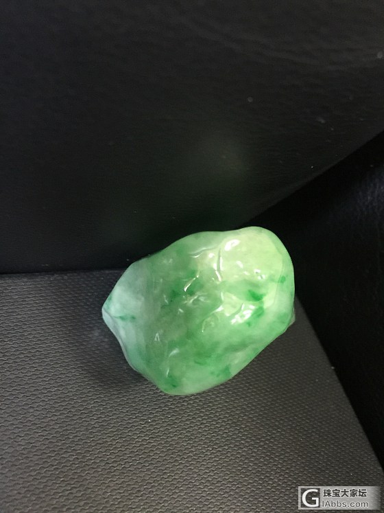 蒙包抛光的小石头到了，上图给大家看看还值得雕刻吗？_明料翡翠
