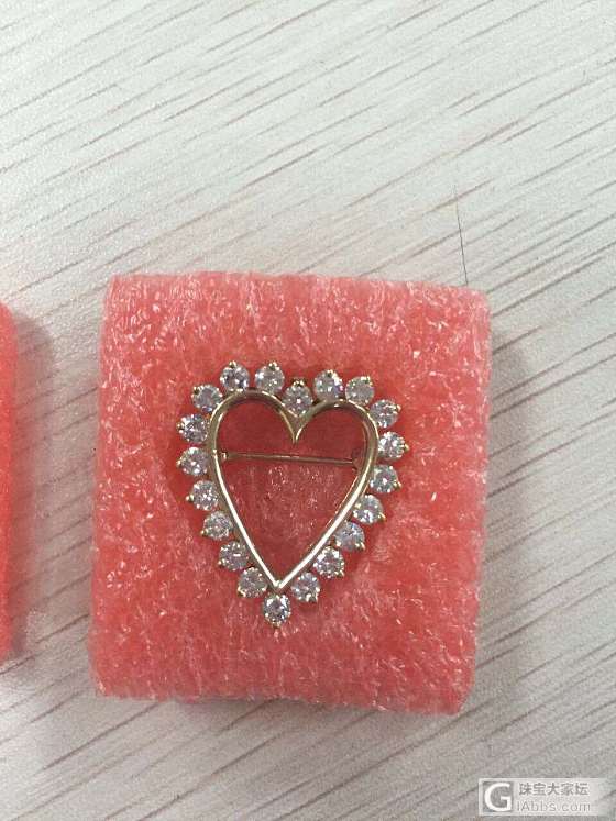 这个胸针目测一颗多少分啊？未来婆婆送的哈哈_胸饰钻石