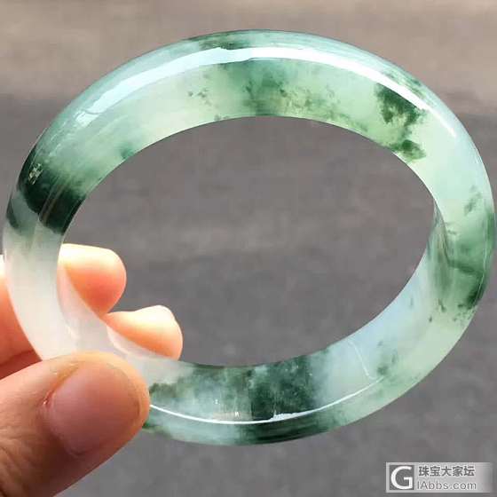每一个手镯都有它的美_手镯翡翠