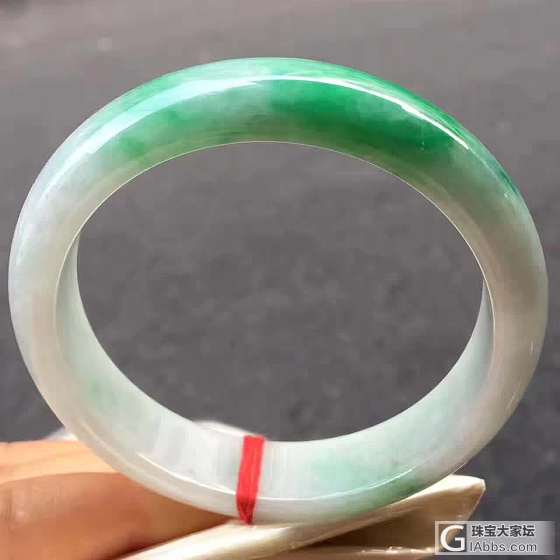 每一个手镯都有它的美_手镯翡翠