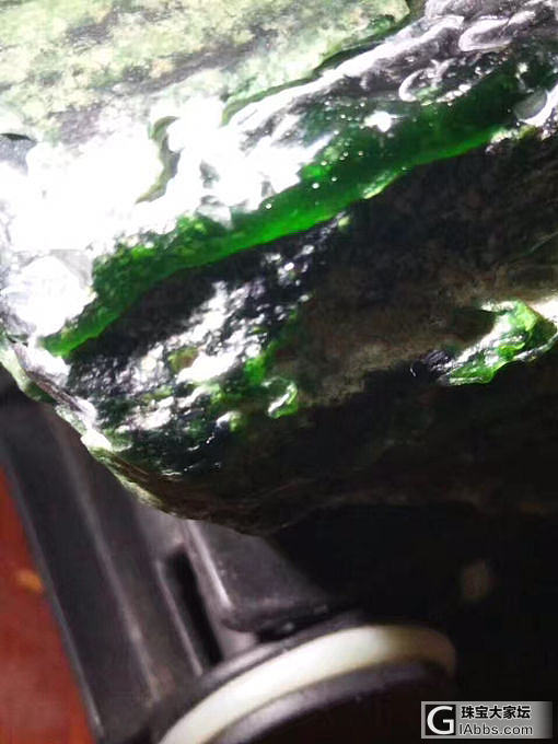 啤酒瓶自然光之美_原石翡翠