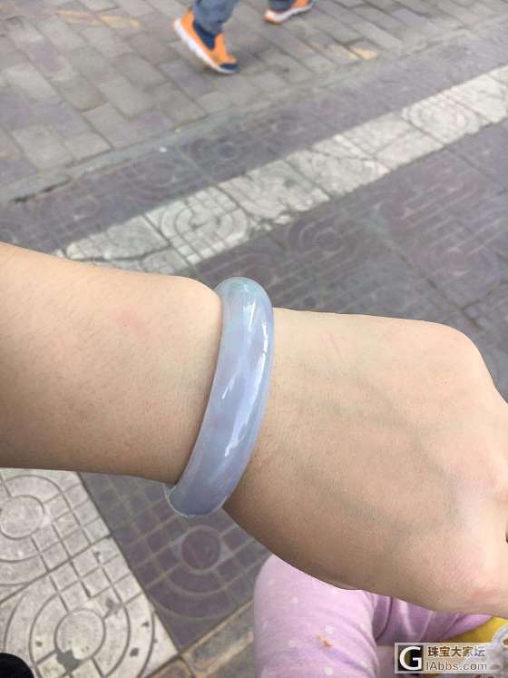 这个镯子小一万值吗？_手镯翡翠