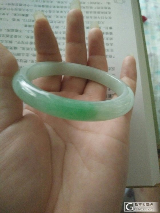 辣绿色小圈口镯子_手镯翡翠