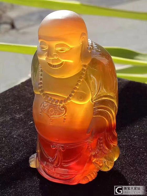 43.8克精品金棕双色珀弥勒佛小摆件，雕工精细，珀体半金半红，无杂裂无冰片，微粉..._琥珀摆件