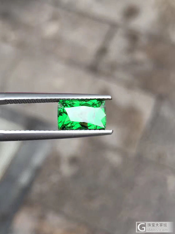 3卡沙沙。肉眼干净。VVD GREEN。 带EGL证书。好价格。_沙弗莱刻面宝石