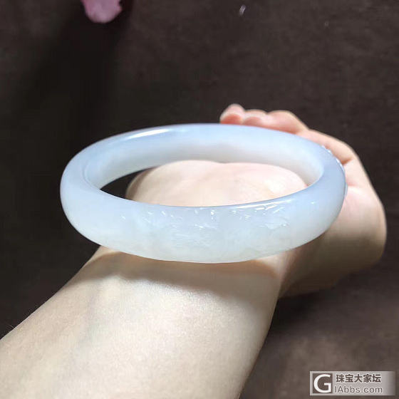 和田玉白玉莲花手镯
尺寸56.5*12*7.5mm…重量40g
代理价1000
..._手镯和田玉