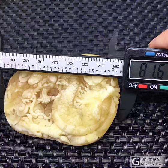 白蜜龙牌53.6克，微微粉尘无裂，雕工精细，大师何光生作品，克价110，微信17..._牌子蜜蜡