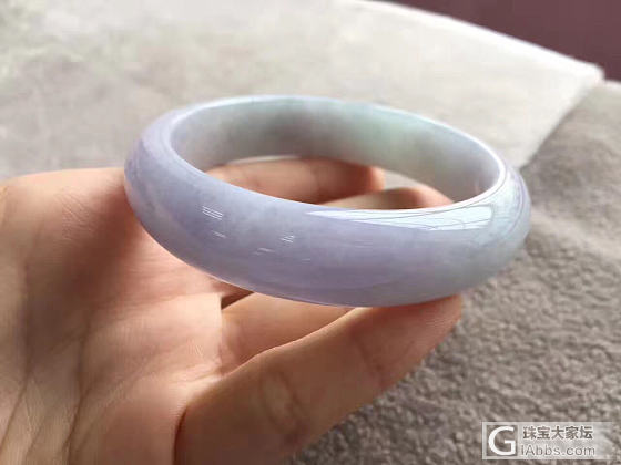 请大家看这个手镯能不能买？_手镯翡翠