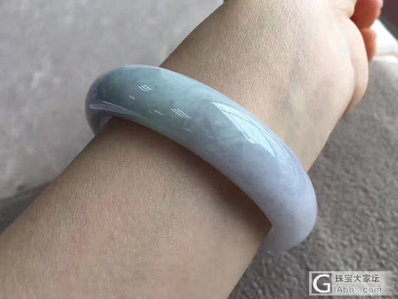 请大家看这个手镯能不能买？_手镯翡翠