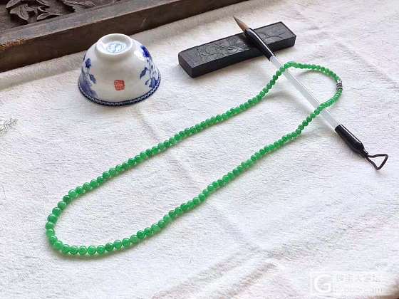 娇艳 明媚 
戴起来会让人眼前一亮的美物
不差分毫的耀眼闪光
极美得色，满绿辣色..._项链翡翠