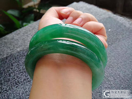 翡翠手镯_手镯翡翠