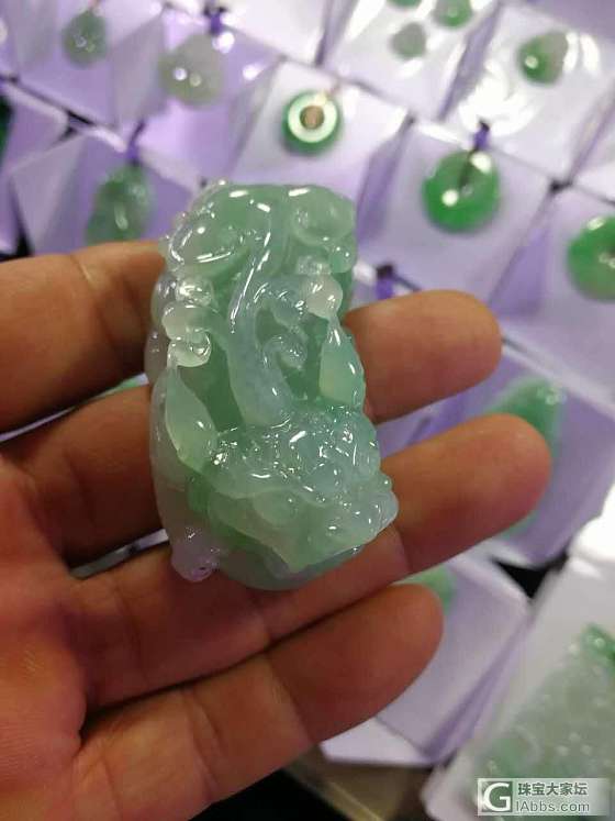 果绿大貔貅，挺干净，挺亮的，昨天从曦月翡翠的直播中淘的，1500元，感觉挺好，只..._挂件翡翠