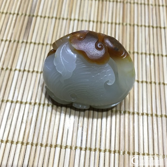 红沁三色鹅如意_挂件和田玉
