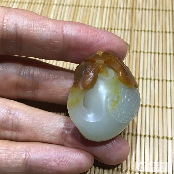 红沁三色鹅如意_挂件和田玉