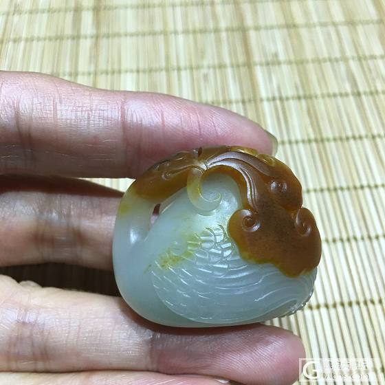 红沁三色鹅如意_挂件和田玉
