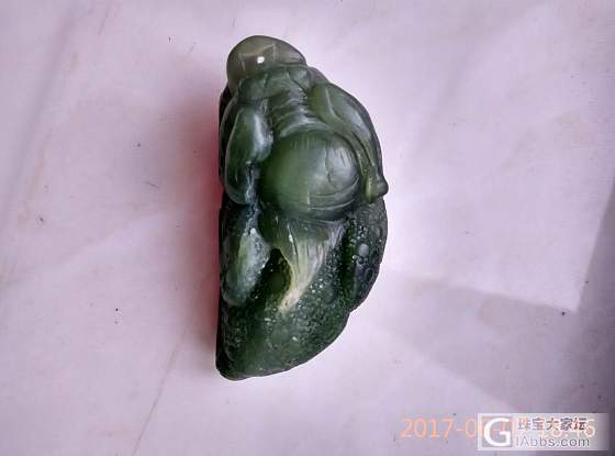 大家看看这个手镯是什么木头的店买的 另外这个貔貅是什么玉质的啊 买时候说是俄碧_木挂件和田玉手镯