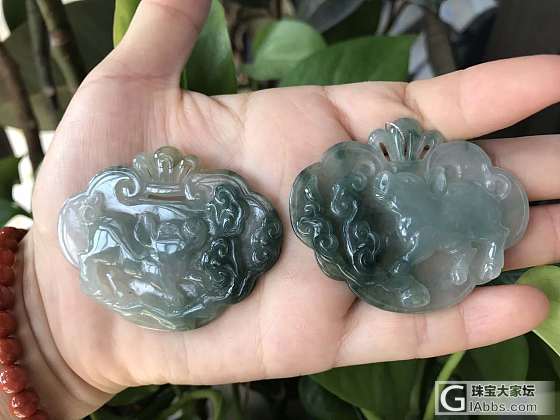 成对的挂件。尺寸都不小_挂件翡翠