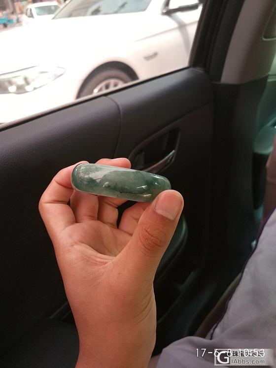 刚出的冰镯子有要的没？_手镯翡翠