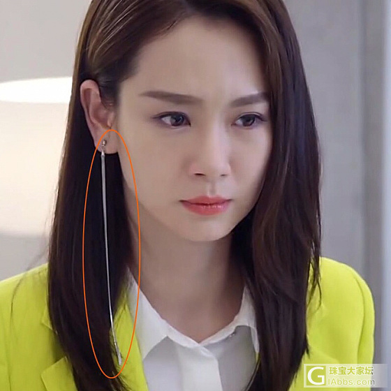 坛子里的姐妹，有没有看中戚薇，戚爷带的超长款耳线的_银耳线