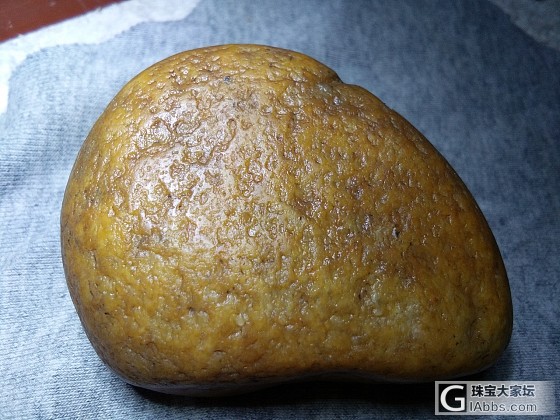 这块黄是不是太浓了点，粗磨了下，还是有些杂不想磨了。。_原石