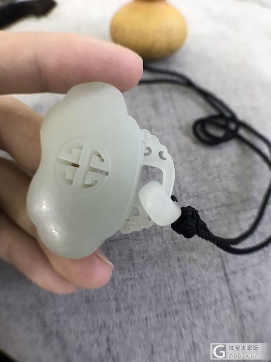 最喜欢的还是这个镂空设计，籽玉平安扣_挂件和田玉