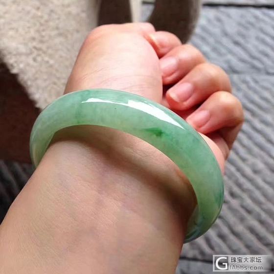 【迈绿】6.9  吃了这条锦鲤镯~~~~_手镯挂件翡翠