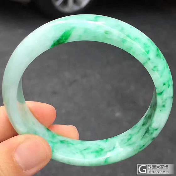 这样花花绿绿的手镯有人爱吗_手镯翡翠