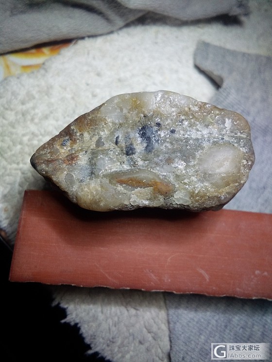 这陀的主色是褐色吗，这个金刚石原石有点意思吧包含多种，前辈们这陀只能保持这样吗_原石