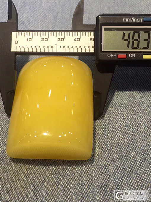 63.37克，纯天然蜜蜡满蜜鸡油黄无事牌，品相好，漂亮，特价135¥一克，纯天然..._琥珀蜜蜡