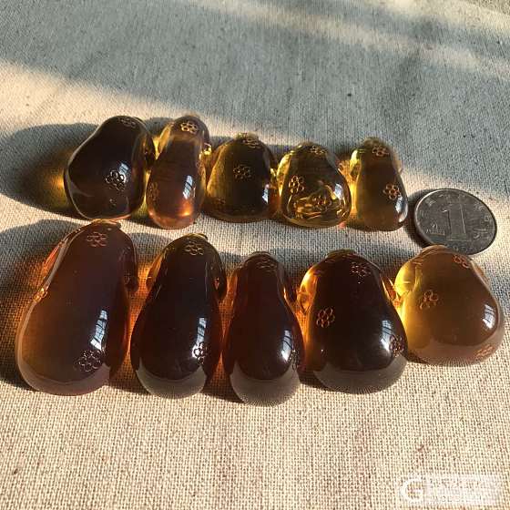 好多小旗袍_琥珀挂件