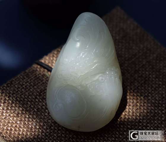 籽料龙雕件一枚_挂件和田玉