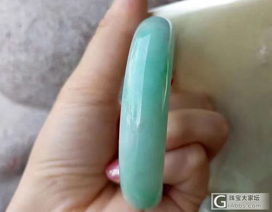 忍痛割爱！果绿色手镯实物很好看！_手镯翡翠
