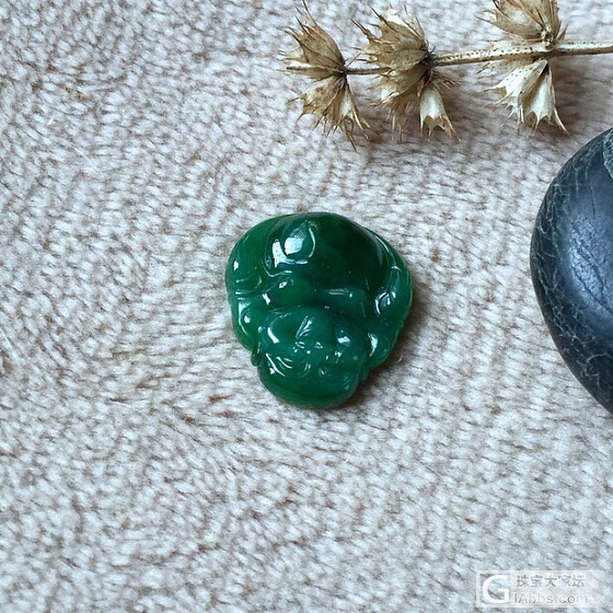 满绿坐佛_戒面翡翠