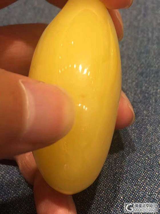 37.5克，纯天然蜜蜡鸡油黄鱼眼随性吊坠，非常规整漂亮，旁边有个小粉色点，特价1..._挂件蜜蜡