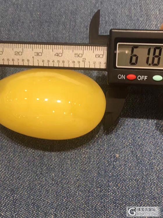 37.5克，纯天然蜜蜡鸡油黄鱼眼随性吊坠，非常规整漂亮，旁边有个小粉色点，特价1..._挂件蜜蜡