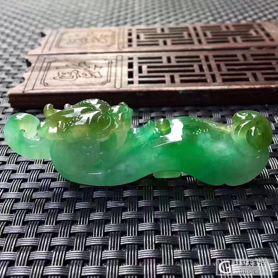 刚刚结识一个翠雕朋友，做的一些感觉还不错，门外汉一枚😄发图欣赏一下_翡翠