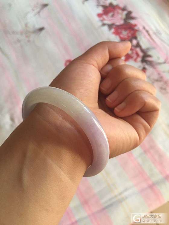新入的镯子还在鉴赏期..有点纠结.._手镯翡翠