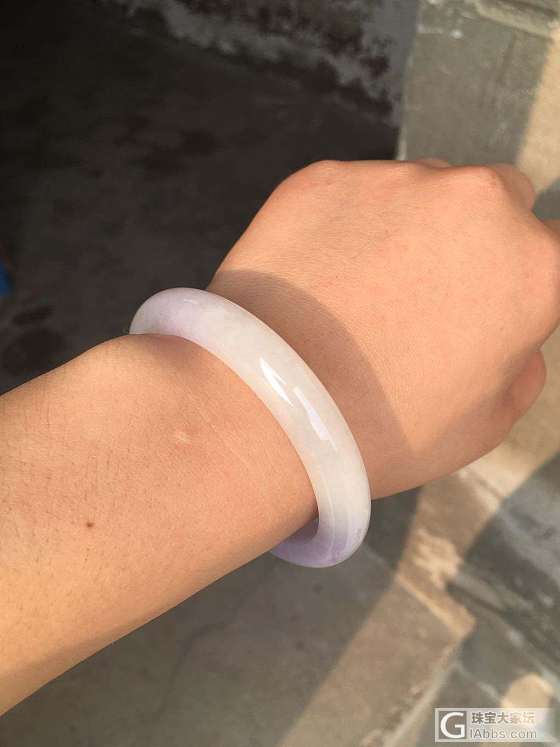 新入的镯子还在鉴赏期..有点纠结.._手镯翡翠