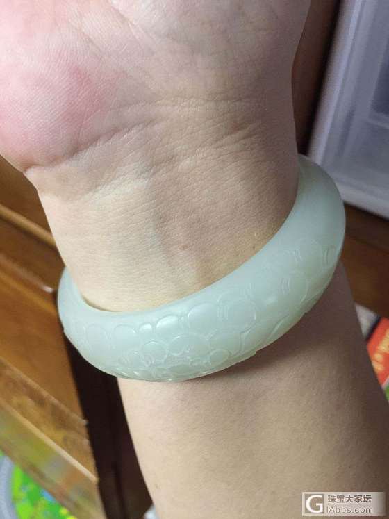 秀秀雕花大牡丹镯_手镯和田玉