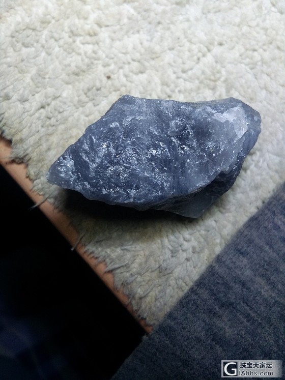 蓝色透明钻石原石里这种应该是最蓝了吧_原石
