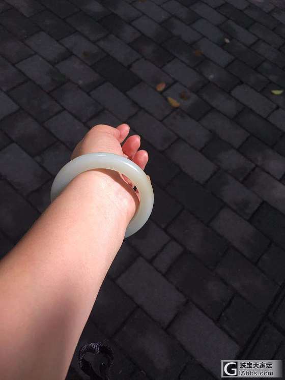 光影下是另一种美_手镯和田玉
