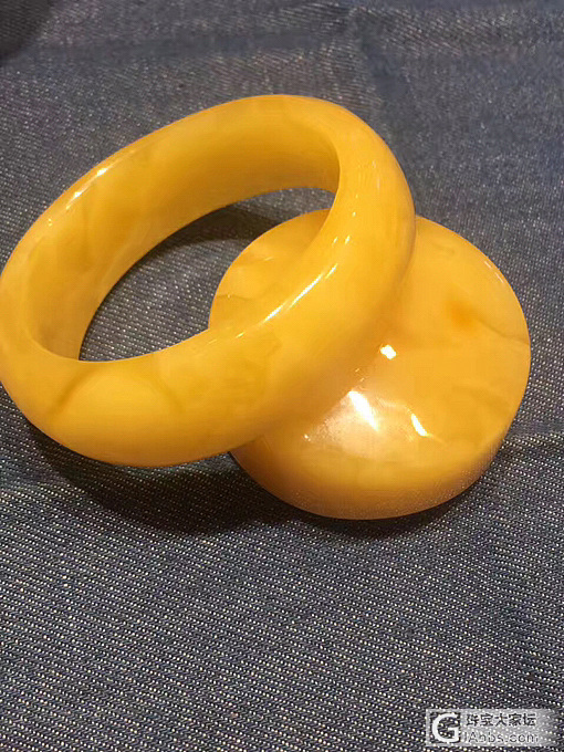 圈口54mm+纯天然乌料极品鸡油黄蜜蜡手镯一套，精品一套，价格实惠[呲牙]_手镯蜜蜡