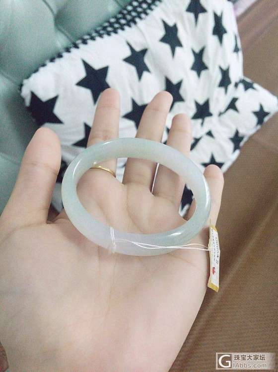 跪求，坛里行家开看看我的那个镯子值不值的入手？_手镯翡翠