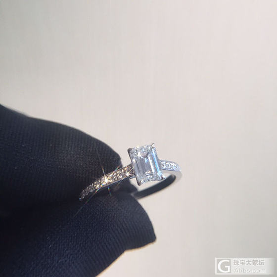 祖母绿形 一克拉_戒指异形钻