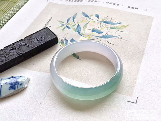 小圈口大圈口都有～_手镯翡翠