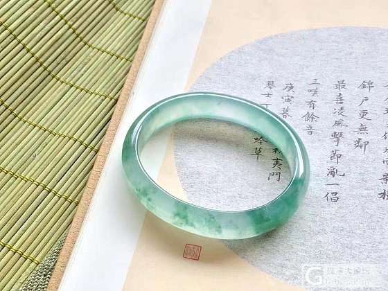 预告一下～

第一支镯子是59的大圈口～
性价比高～_翡翠手镯