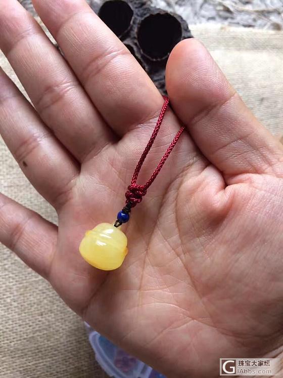 晒个萌萌哒蜜蜡小铃铛吊坠，超级可爱！_吊坠蜜蜡