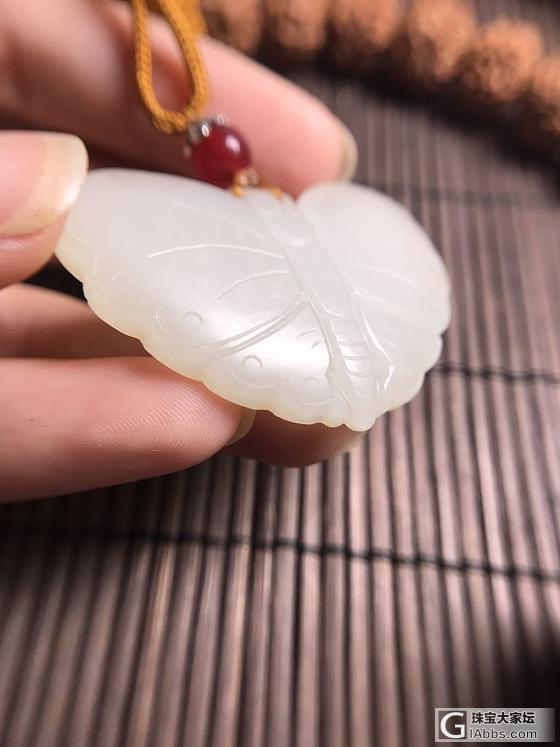在古代神话中蝴蝶🦋代表自由 。心自由身自由。挣脱内心的牢笼，破茧成蝶_挂件和田玉