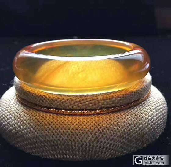新出一条金棕手镯，无裂微粉尘_琥珀蜜蜡